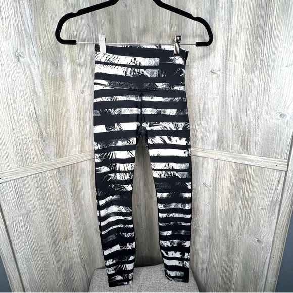 Lululemon High Times 7/8 Pant Shady Palms - Picture 4 of 4